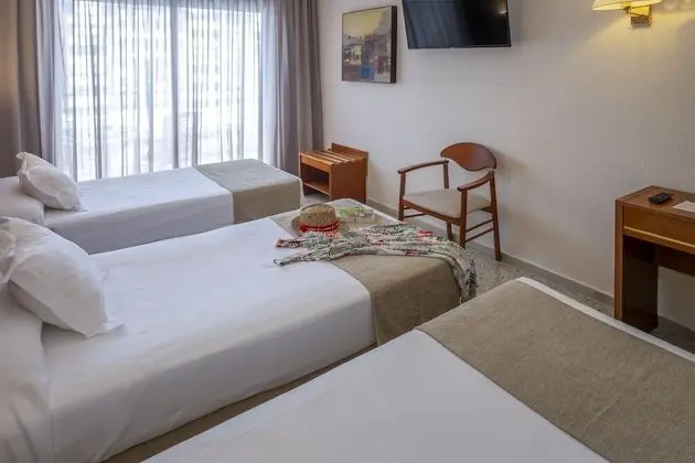 Tek Büyük Yataklı Oda, Balkon ( Extra Bed 2 Adults and 1 Child)