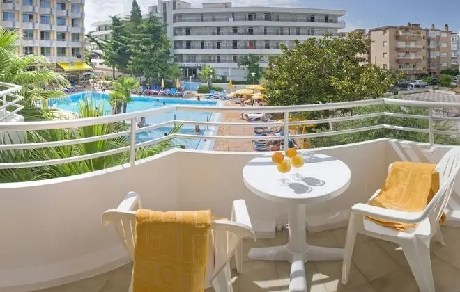 Standard Tek Büyük veya İki Ayrı Yataklı Oda, Havuz Manzaralı (2 adults + 1 child)