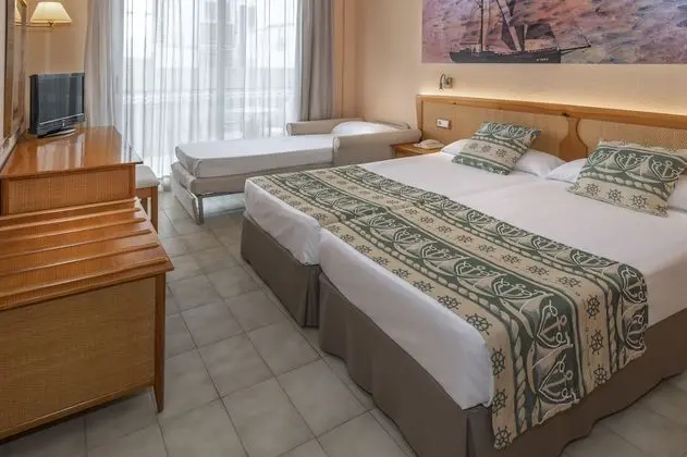 Standard Tek Büyük veya İki Ayrı Yataklı Oda, Havuz Manzaralı (2 adults + 1 child)