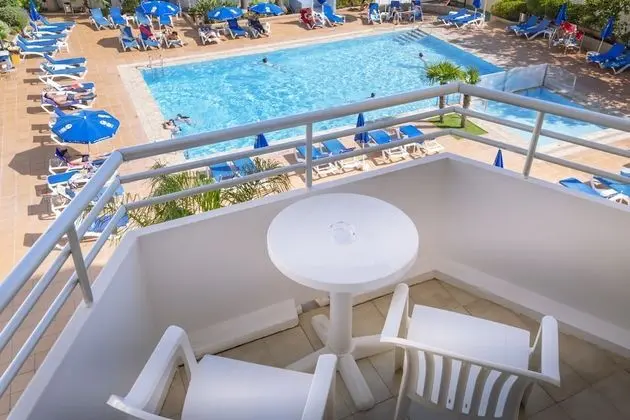 Standard Tek Büyük veya İki Ayrı Yataklı Oda, Havuz Manzaralı (2 adults + 1 child)