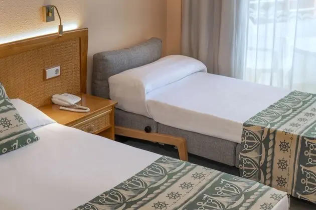 Tek Büyük Yataklı Oda, Balkon (extra bed, for 2 adults + 1 child)