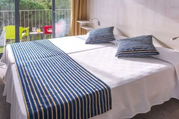 Tek Büyük Yataklı Oda, Havuz Manzaralı (2 adults + 1 child )