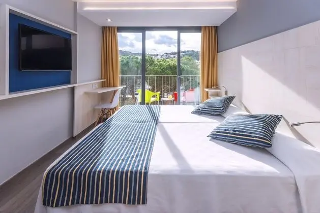 Tek Büyük Yataklı Oda, Havuz Manzaralı (2 adults + 1 child )