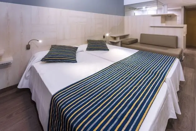 Tek Büyük Yataklı Oda, Havuz Manzaralı (2 adults + 1 child )