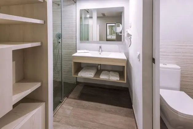 Tek Büyük Yataklı Oda, Havuz Manzaralı (2 adults + 1 child )