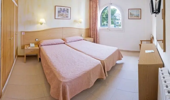 Tek Büyük veya İki Ayrı Yataklı Oda, Balkon, Deniz Manzaralı