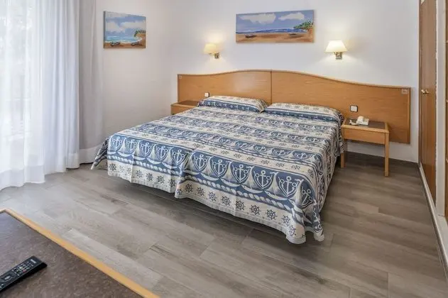 Tek Büyük veya İki Ayrı Yataklı Oda, Balkon, Deniz Manzaralı