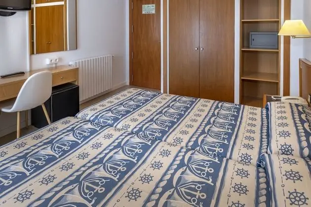 Tek Büyük veya İki Ayrı Yataklı Oda, Balkon, Deniz Manzaralı