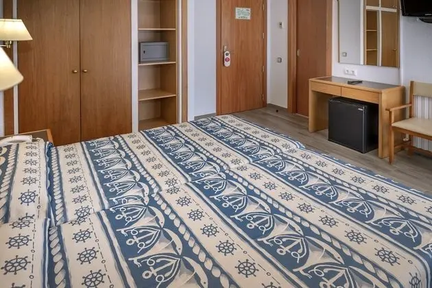 Tek Büyük veya İki Ayrı Yataklı Oda, Balkon, Deniz Manzaralı