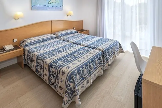 Tek Büyük veya İki Ayrı Yataklı Oda, Balkon, Deniz Manzaralı