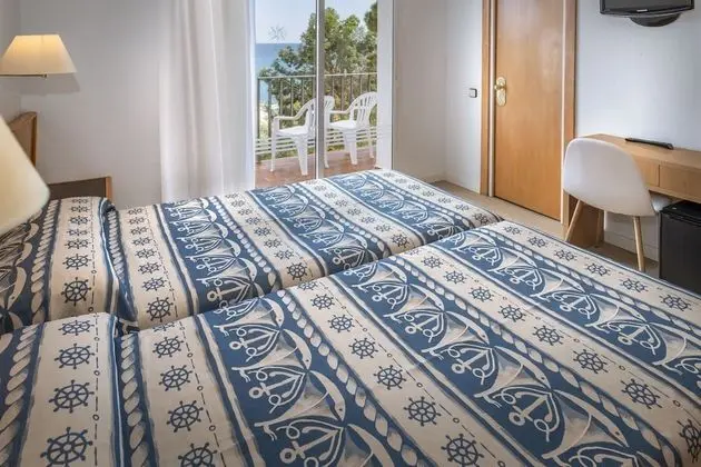 Tek Büyük veya İki Ayrı Yataklı Oda, Balkon, Deniz Manzaralı