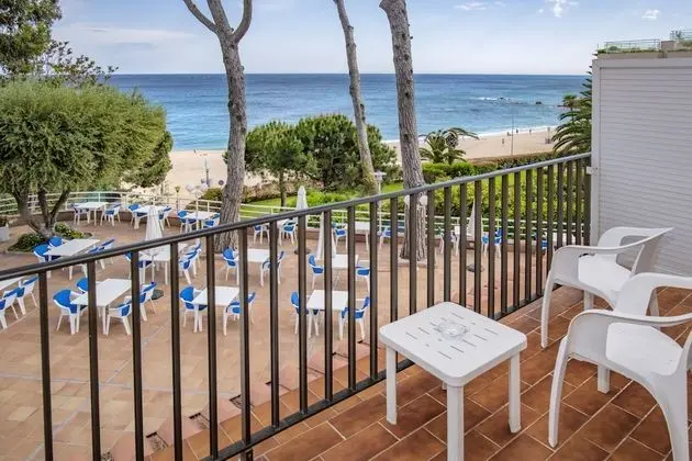 Tek Büyük veya İki Ayrı Yataklı Oda, Balkon, Deniz Manzaralı