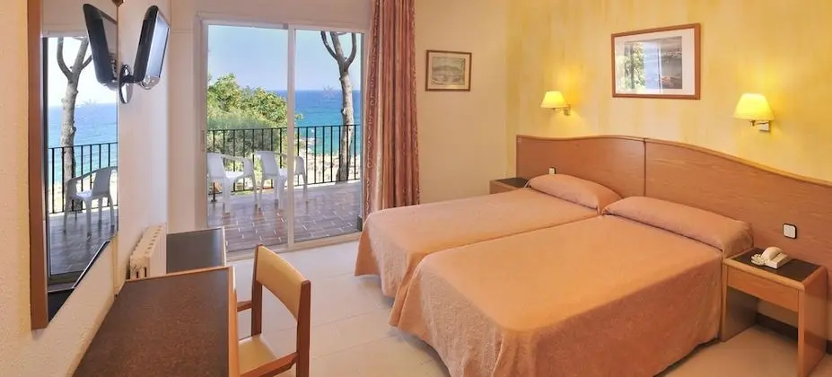 Tek Büyük Yataklı Oda, Balkon, Deniz Manzaralı (2 adults and 1 child)