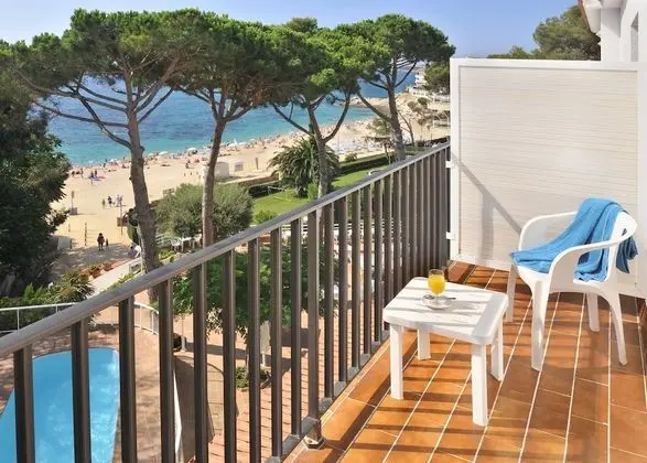 Tek Büyük Yataklı Oda, Balkon, Deniz Manzaralı (2 adults and 1 child)