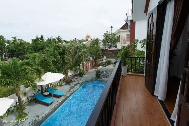 Deluxe Tek Büyük Yataklı Oda, 1 Yatak Odası, Balkon, Havuz Manzaralı