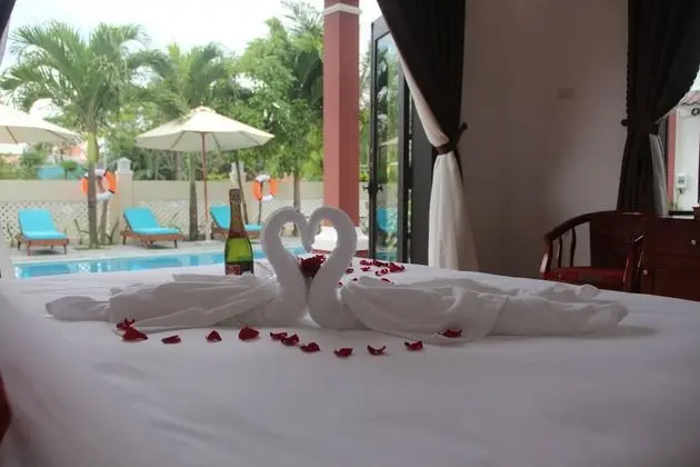Deluxe Tek Büyük Yataklı Oda, 1 Yatak Odası, Balkon, Havuz Manzaralı