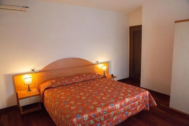 Family Tek Büyük veya İki Ayrı Yataklı Oda, 1 Yatak Odası, Mutfak, Zemin Kat