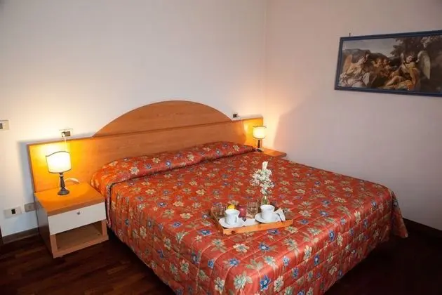 Family Tek Büyük veya İki Ayrı Yataklı Oda, 1 Yatak Odası, Mutfak, Zemin Kat