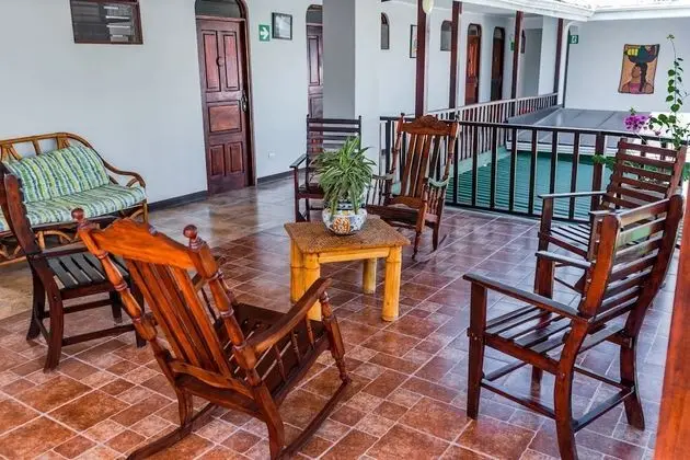 Üç Kişilik Oda, Şehir Manzaralı
