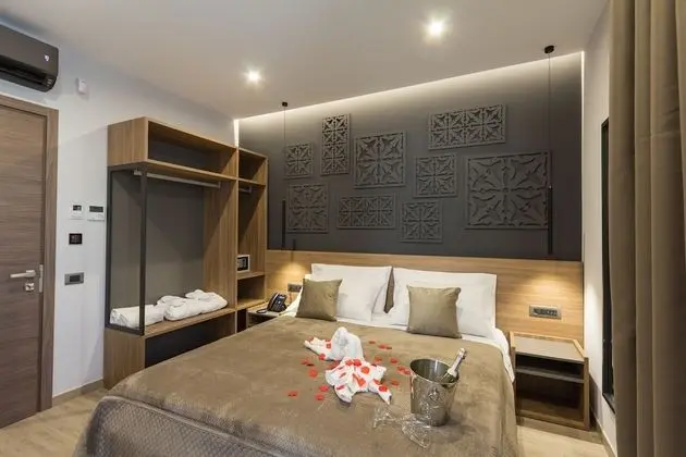 Deluxe Tek Büyük Yataklı Oda (102)