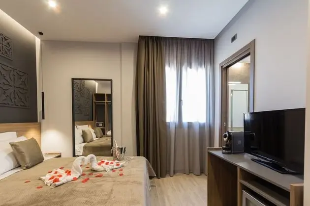 Deluxe Tek Büyük Yataklı Oda (102)