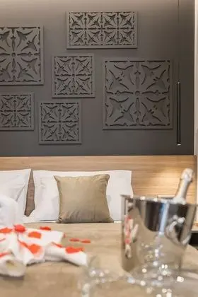 Deluxe Tek Büyük Yataklı Oda (102)