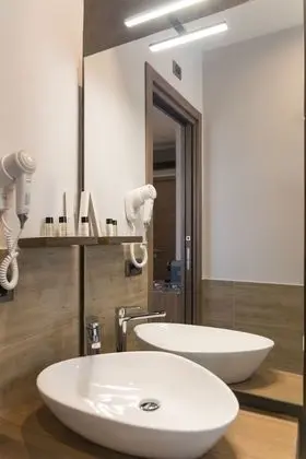 Deluxe Tek Büyük Yataklı Oda (102)