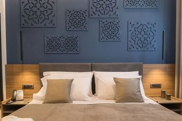 Deluxe Tek Büyük Yataklı Oda (103)