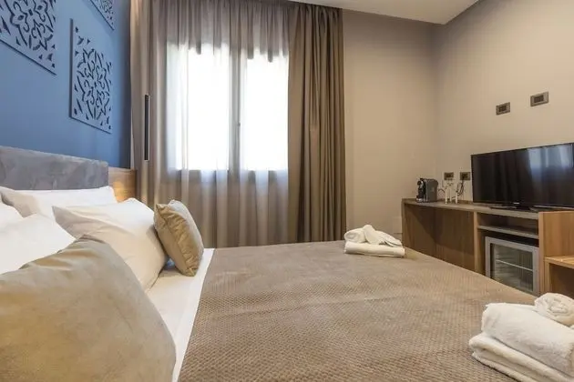 Deluxe Tek Büyük Yataklı Oda (103)