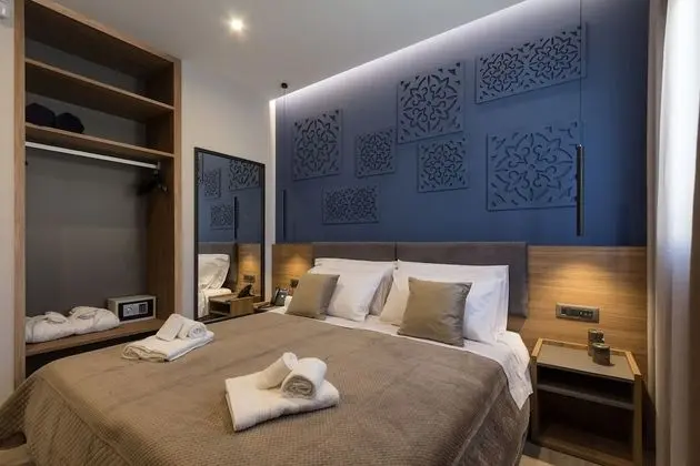 Deluxe Tek Büyük Yataklı Oda (103)