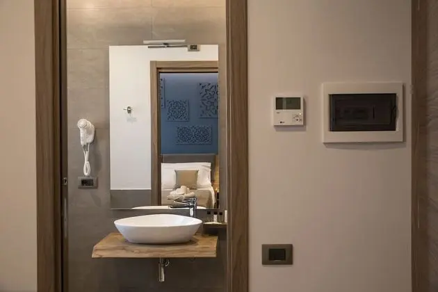 Deluxe Tek Büyük Yataklı Oda (103)