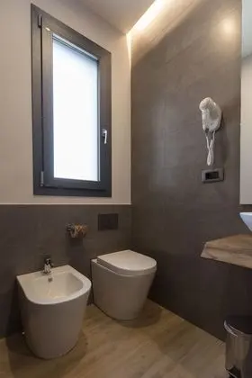 Deluxe Tek Büyük Yataklı Oda (103)