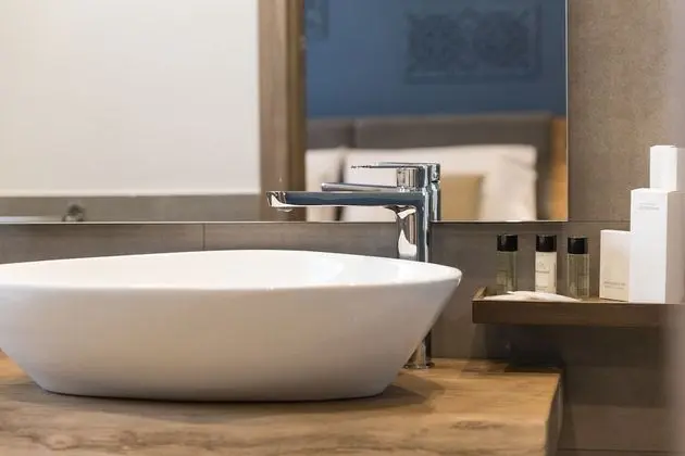 Deluxe Tek Büyük Yataklı Oda (103)