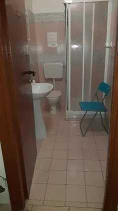 Dört Kişilik Oda, Ortak Banyo