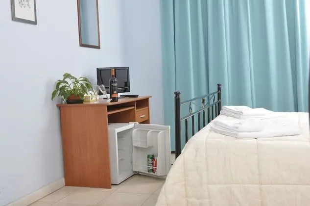 Tek Büyük veya İki Ayrı Yataklı Oda, Ortak Banyo