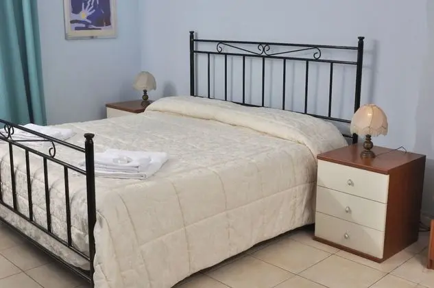 Tek Büyük veya İki Ayrı Yataklı Oda, Ortak Banyo