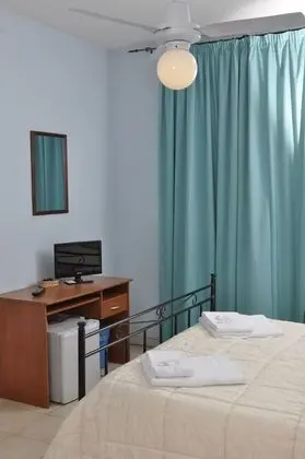 Tek Büyük veya İki Ayrı Yataklı Oda, Ortak Banyo