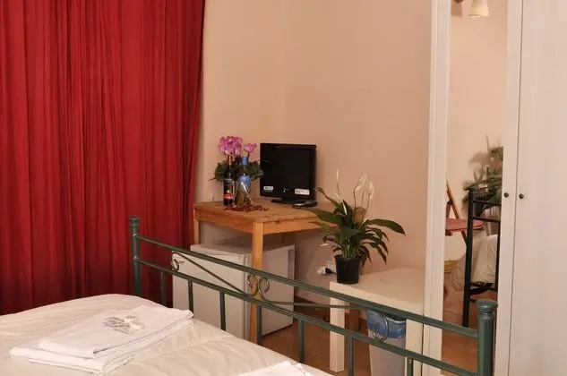 Tek Büyük veya İki Ayrı Yataklı Oda, Ortak Banyo