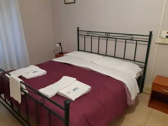 Tek Büyük veya İki Ayrı Yataklı Oda, Ortak Banyo