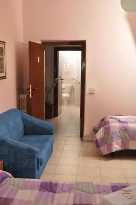 Üç Kişilik Oda, Ortak Banyo
