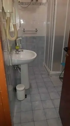 Üç Kişilik Oda, Ortak Banyo