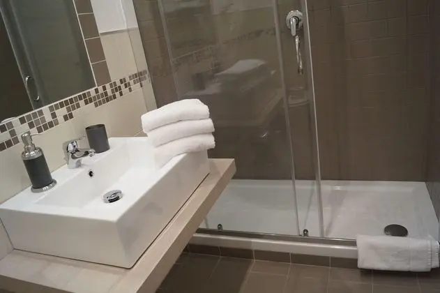 Üç Kişilik Oda, Banyolu/Duşlu
