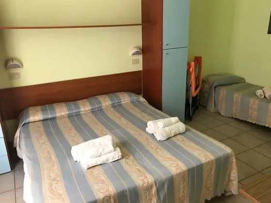 Üç Kişilik Oda
