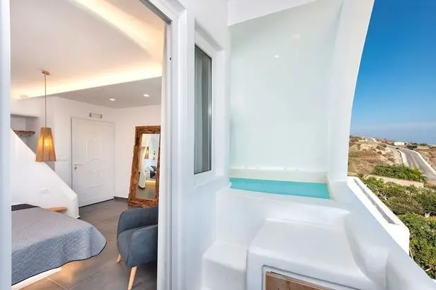 Deluxe Suite with Outdoor Hot Tub and Sea View