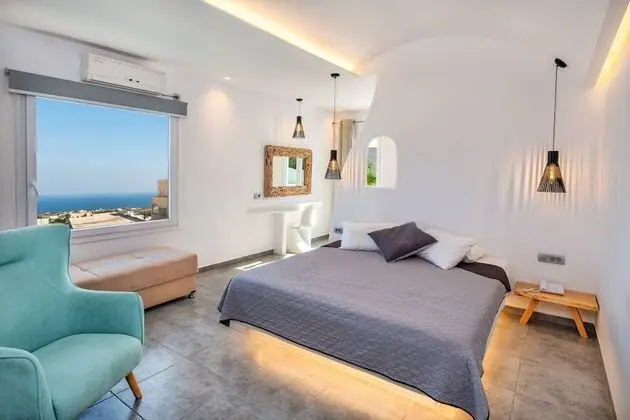 Deluxe Suite with Outdoor Hot Tub and Sea View