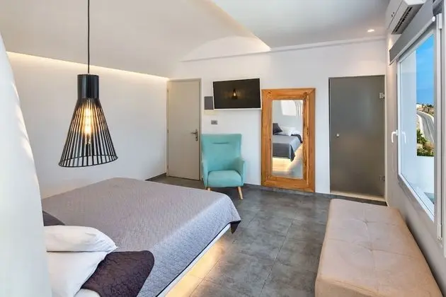 Deluxe Suite with Outdoor Hot Tub and Sea View
