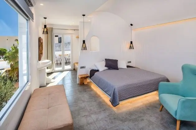 Deluxe Suite with Outdoor Hot Tub and Sea View