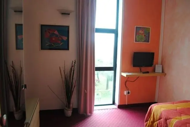 Tek Kişilik Oda, Havuz Manzaralı