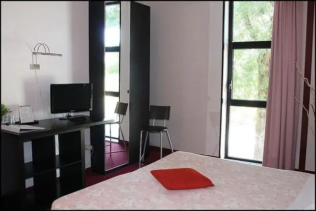 Tek Kişilik Oda, Havuz Manzaralı