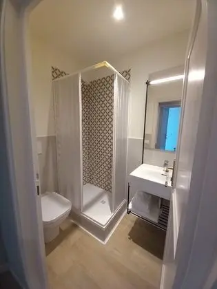 Comfort Tek Kişilik Oda (Private Shower)